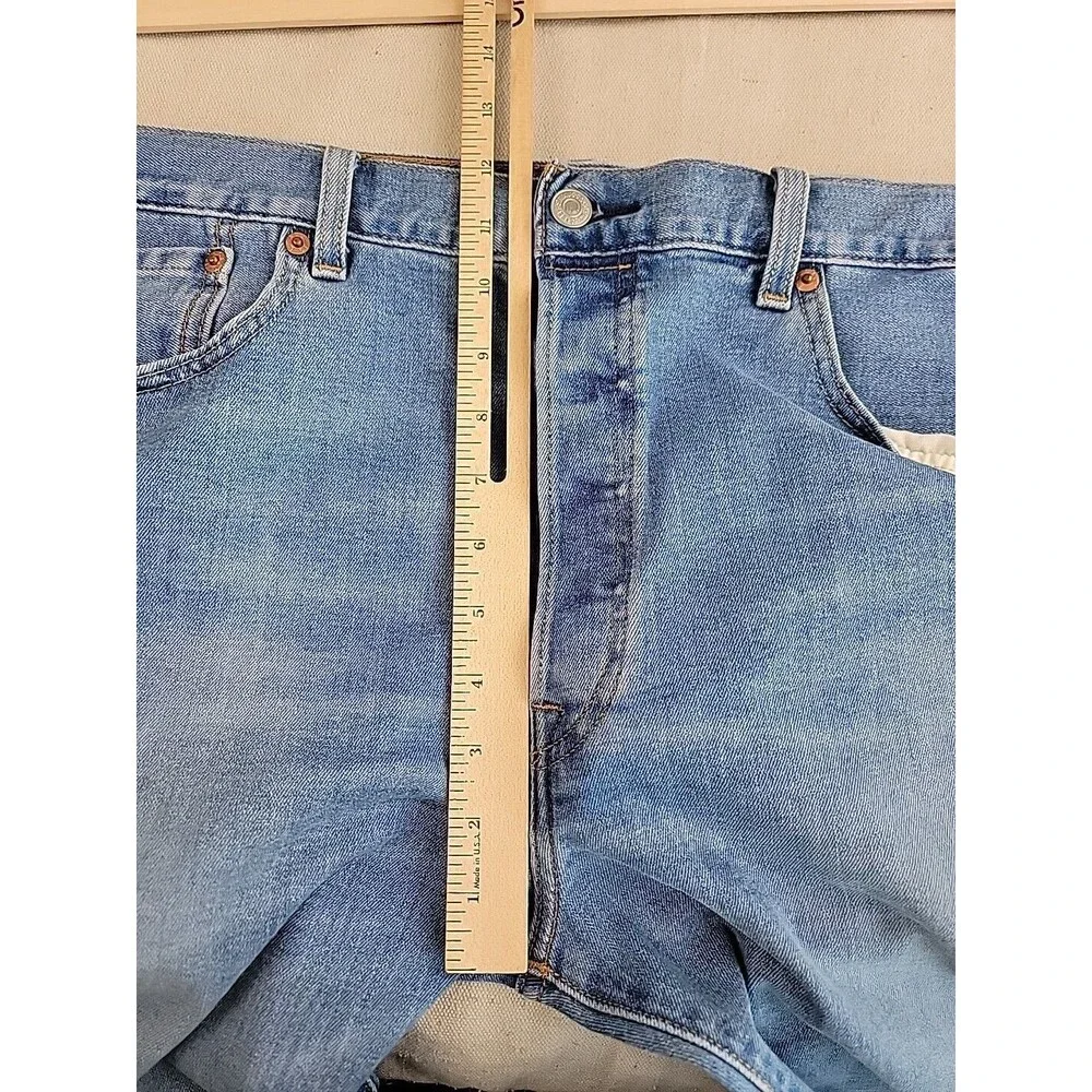 Levi's 501 Original Fit Jeans Mens 38x32 Light Wash Blue Button Fly Straight Leg